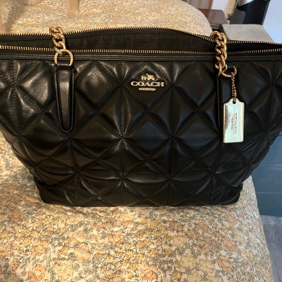 COACH LEATHER QUILTED  BAG black and gold quilted tote - Picture 1 of 4
